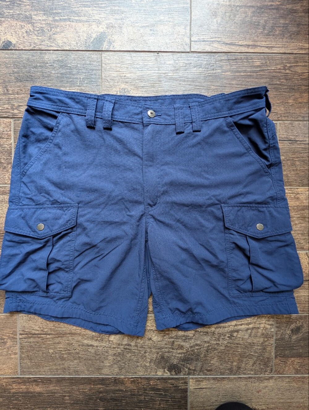 New Duluth Trading Co. Mens Armachillo Cooling Cargo Shorts Relaxed Fit Size 40